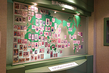 世界の民芸衣装切手の写真